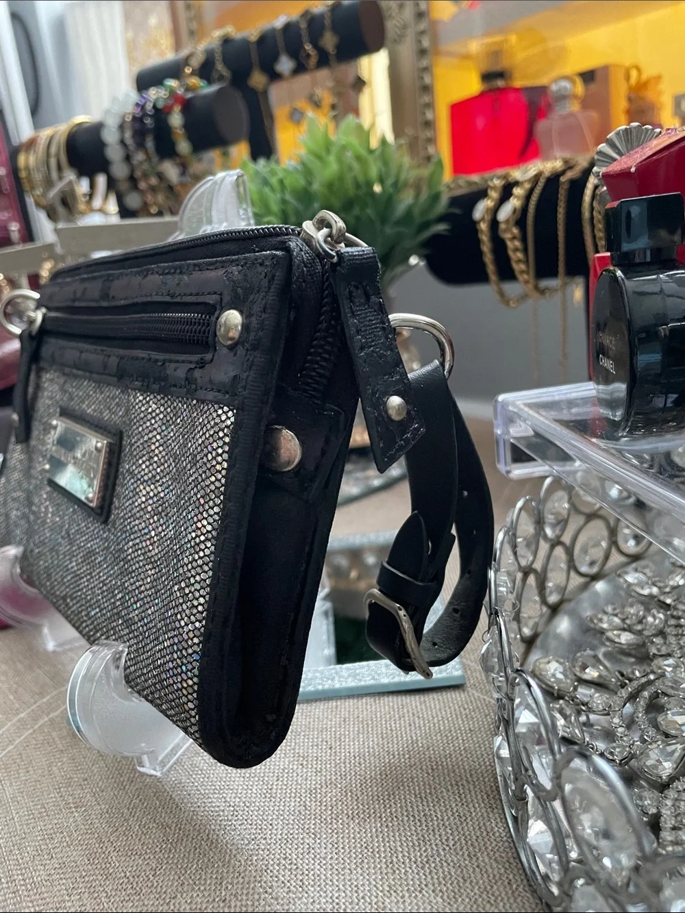 ✨Steve Madden Sparkle Crossbody Wristlet with Pink shoulder  Strap✨Preloved